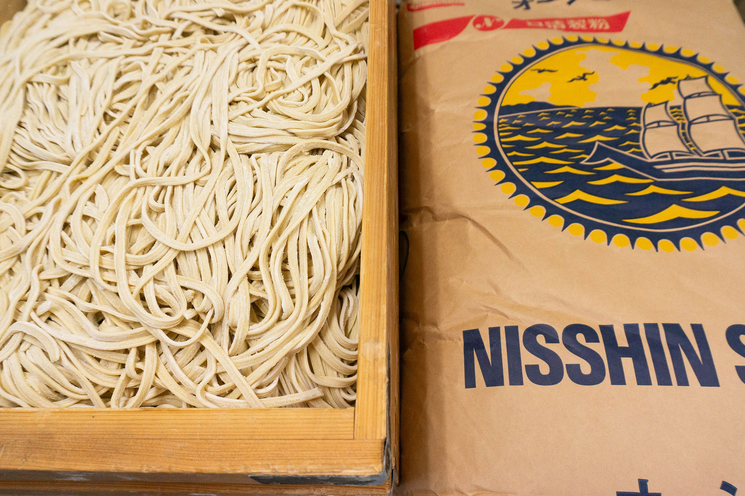 自家製平打ち麺